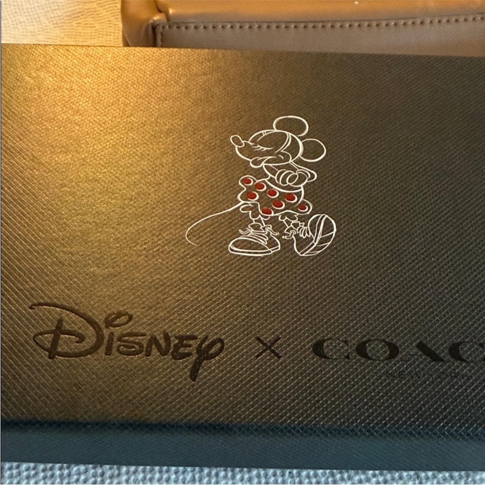 Disney Coach Minnie Mouse‎ Motif Wristlet in red pebble leather. NWT - Picture 5 of 8